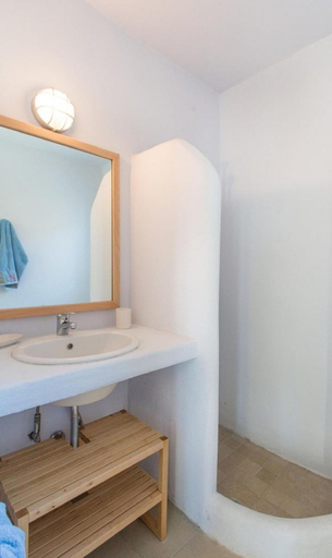 2, An Amazing Stone Villa-A in Serifos w/shared Pool, South Aegean