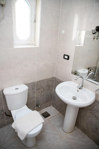 Bathroom 5, Golden Sun Hotel - Hurghada, Al-Ghurdaqah