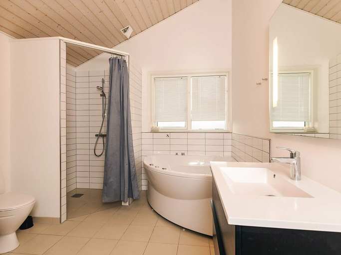 Bathroom 4, 5 star holiday home in Faaborg, Faaborg-Midtfyn