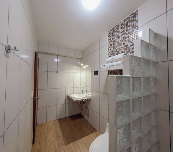 Bathroom 4, Hotel Esencia Suites, Lima