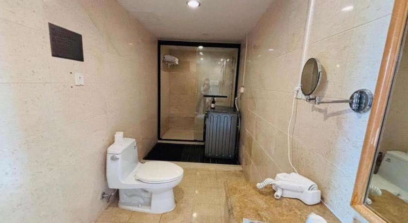 Bathroom 4, Riverview Hotel on the Bund, Shanghai
