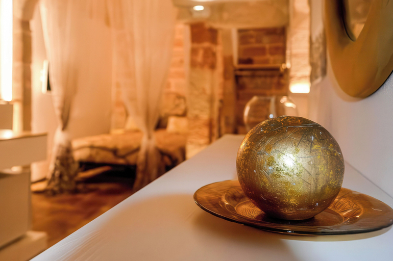 Food & Drinks 5, Gold White Exclusive House, Bari