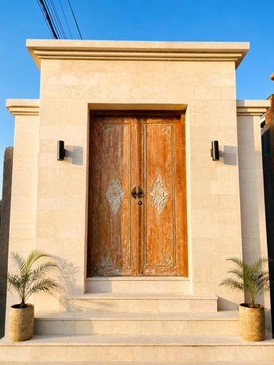 Exterior & Views