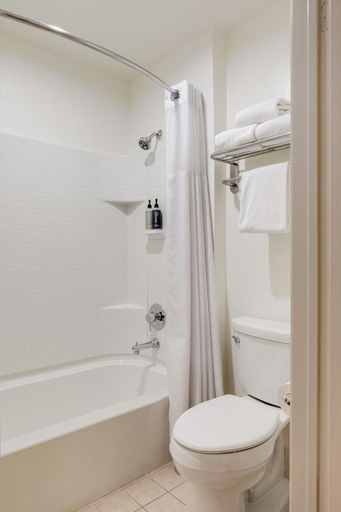 Bathroom 3, Ayres Lodge Alpine, San Diego