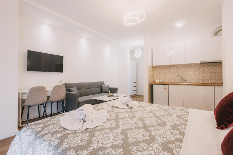 Facilities 2, Deshira Apartments