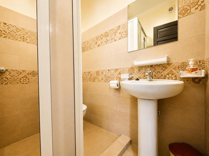 Bathroom 5, Riad Dar Benbrahim, Marrakech