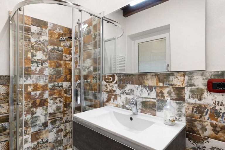 Bathroom 3, Il Borgo Apartments, Brescia