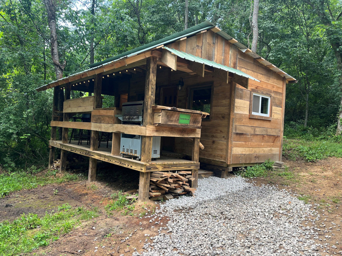 Exterior, The Bunkhouse, Perry
