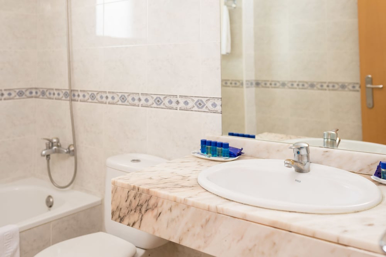 Bathroom 5, htop Royal Sun Suites, Barcelona