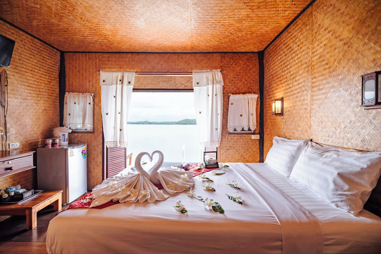 Room 5, Phupai Lake Resort, Si Sawat