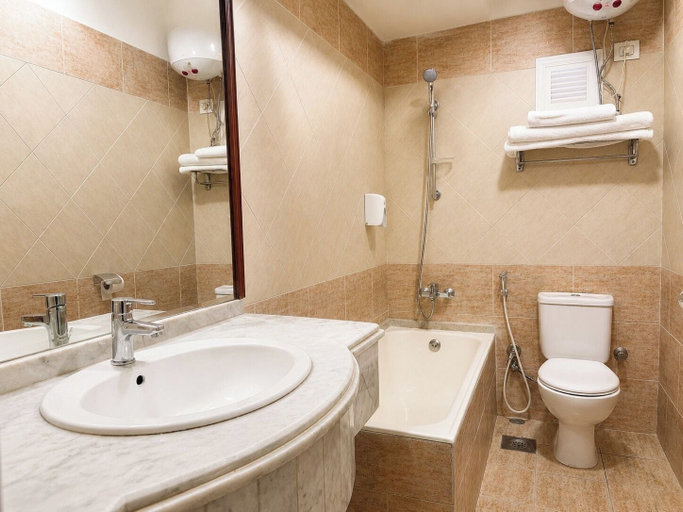 Bathroom 5, St. George Hotel Cairo, Giza