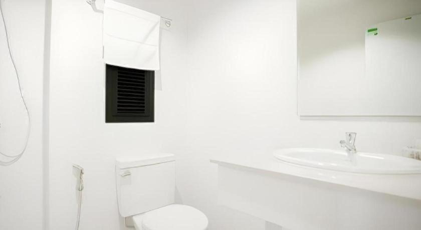 Bathroom 4, The Viewpoint Hotel, Muang Phitsanulok