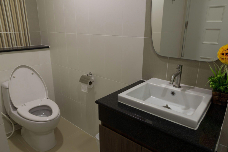 Bathroom 3, Modernbright Serviced Apartment Laemchabang, Bang Lamung