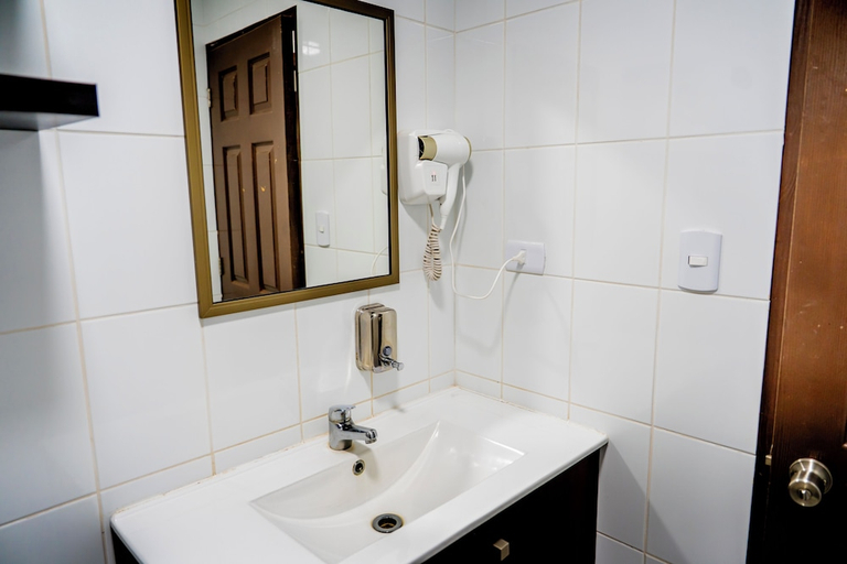 Bathroom 3, Hotel Y Cabanas Henua Iti, ísla de Pascua