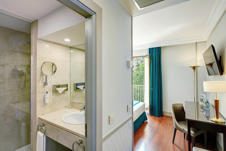 Bathroom 4, Sercotel Gran Hotel Conde Duque, Madrid