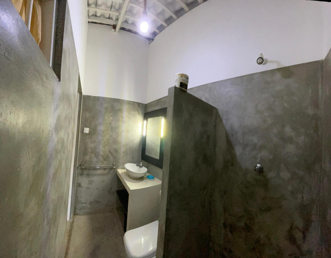 Bathroom 3, Muthu Villa, Weligama