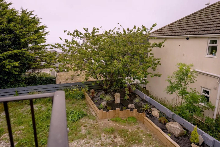 Property grounds 3, 1 Bedroom Apartments Sleeps 3 - Balcony - Pets Ok, Cornwall