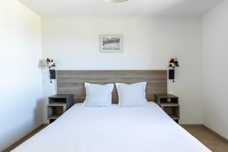 Bedroom 3, Residence Prestige Odalys Front de Neige, Savoie