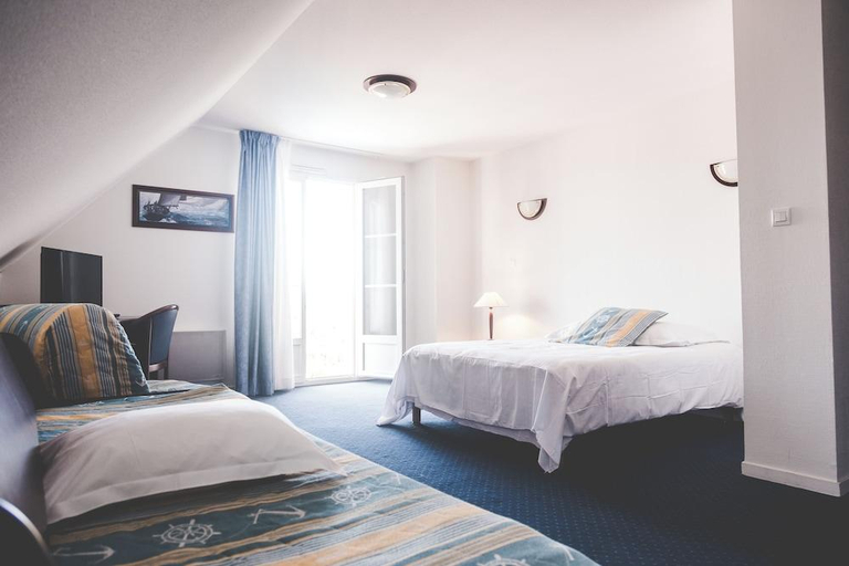 Bedroom 3, Terres de France - Appart'Hotel La Roche-Posay, Vienne