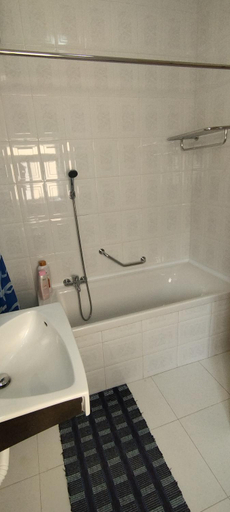 Bathroom 4, Sunlight house