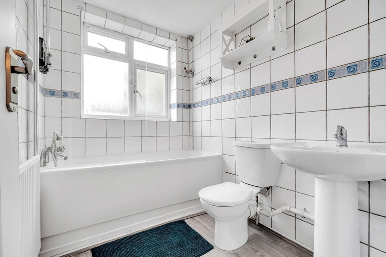 Bathroom 5, 4 Bedrooms - Up To 11 Guests - Free Parking, London