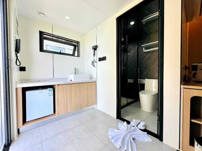 Bathroom 5, Sea Side Resort, Kusini