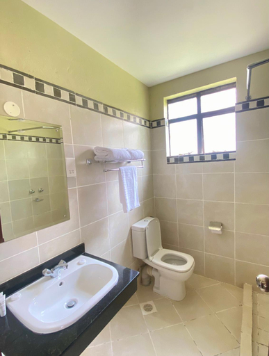 Bathroom 5, Sagana Getaway Resort, Maragwa
