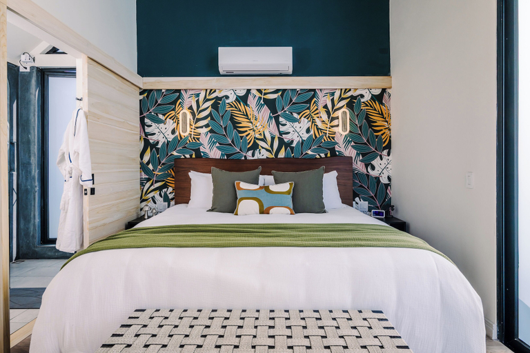 Room 5, Lakay Monteverde: Heated Pool, Golf Cart and Breakfast, Puntarenas