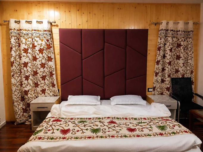 Room 3, Hotel Gulsar pahalgam, Anantnag
