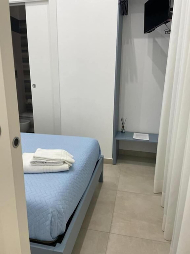 Others 5, Gemini rooms, Crotone
