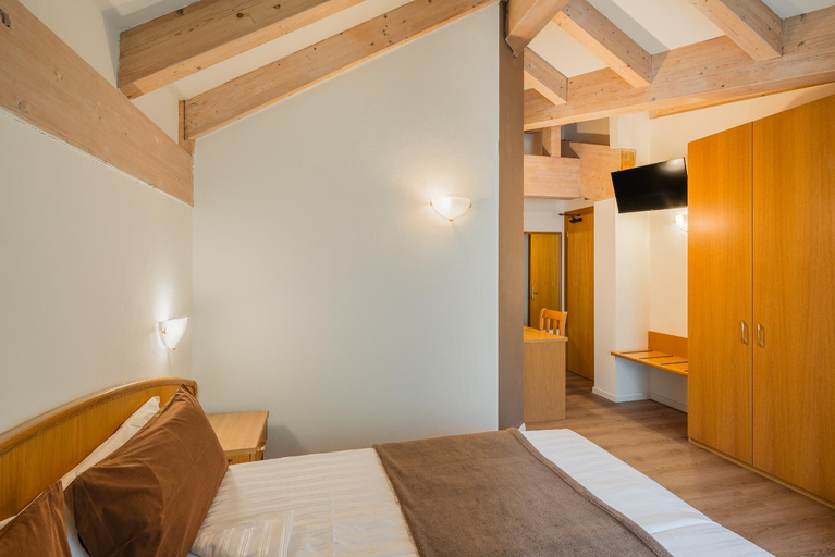 Bedroom 3, Flos Hotel, Trento