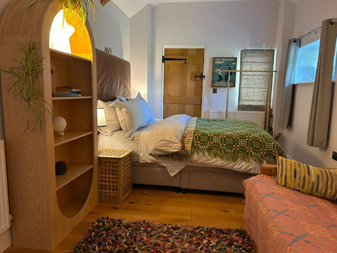 Bedroom, Dylan Thomas Sea View, Carmarthenshire