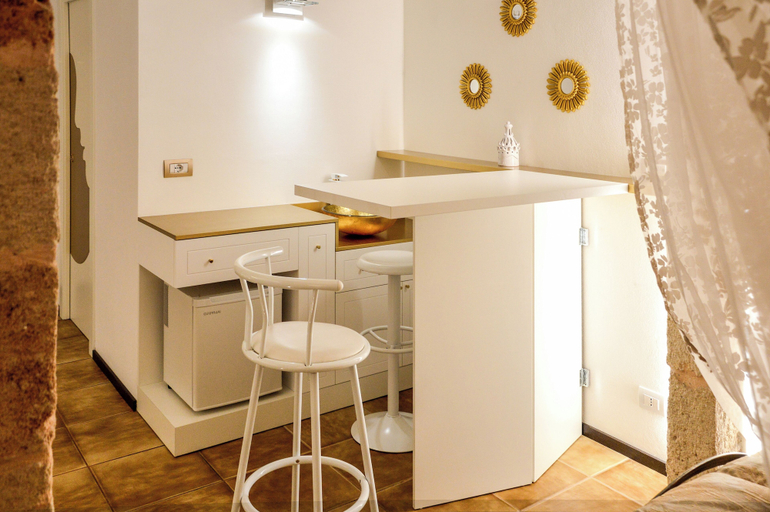 Others 1, Gold White Exclusive House, Bari