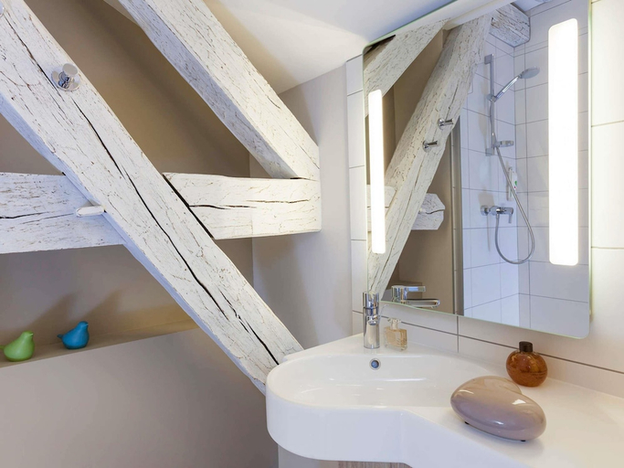 Bathroom 4, ibis Styles Chaumont Centre Gare, Haute-Marne