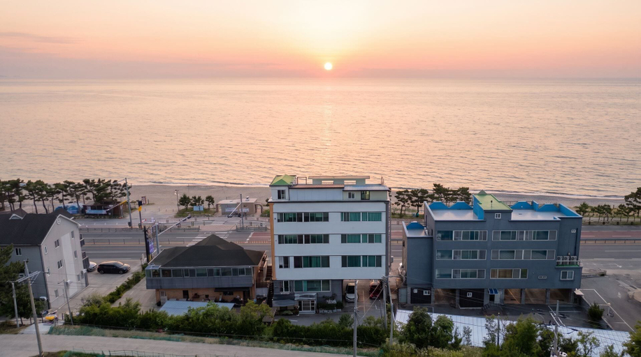 Exterior & Views 2, Yangyang Verit Pension, Yangyang