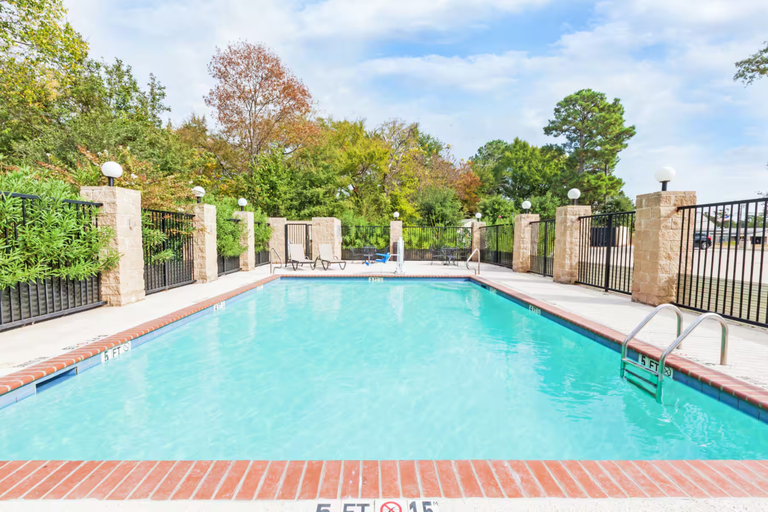 Sport & Beauty, GRANDER INN & SUITES by IHG, Smith