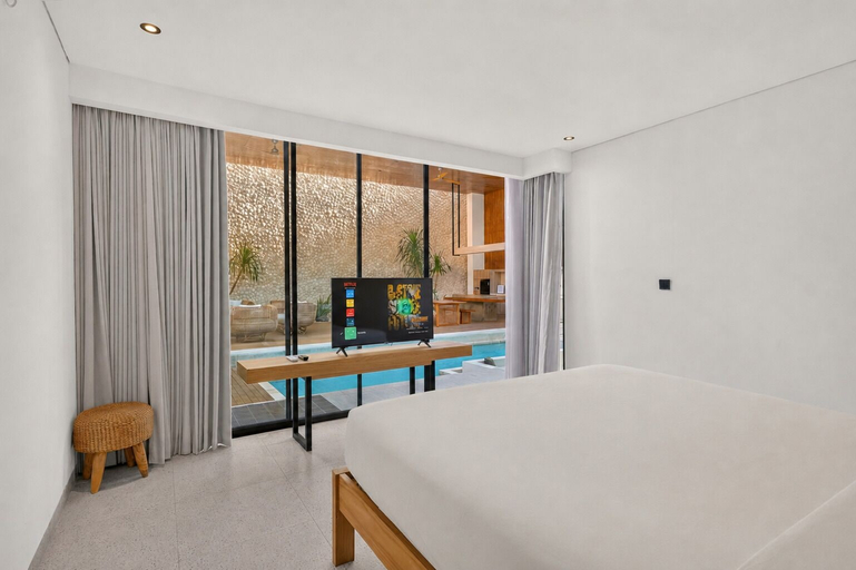 Room 2, Luxe 3BR Private Pool Villa - 2min Beach, Badung