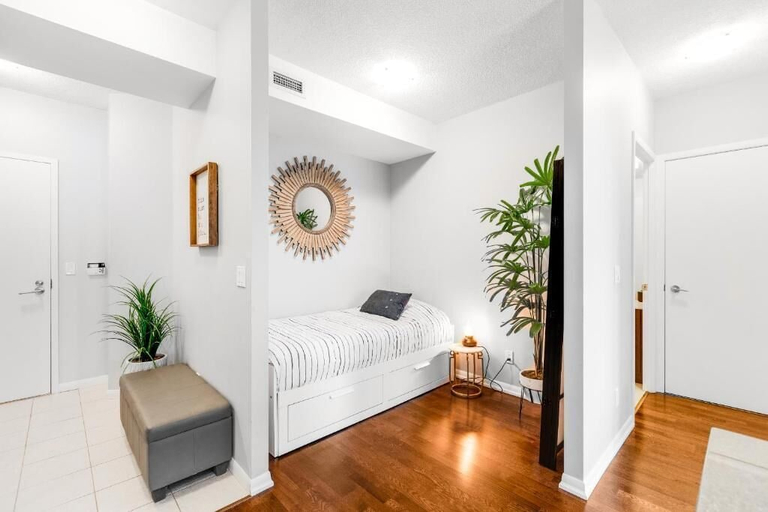 Room 5, AOC Suites - High-Rise Condo, Toronto
