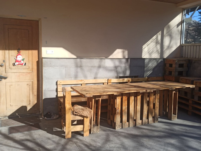 Others 5, Azhdahak Guesthouse