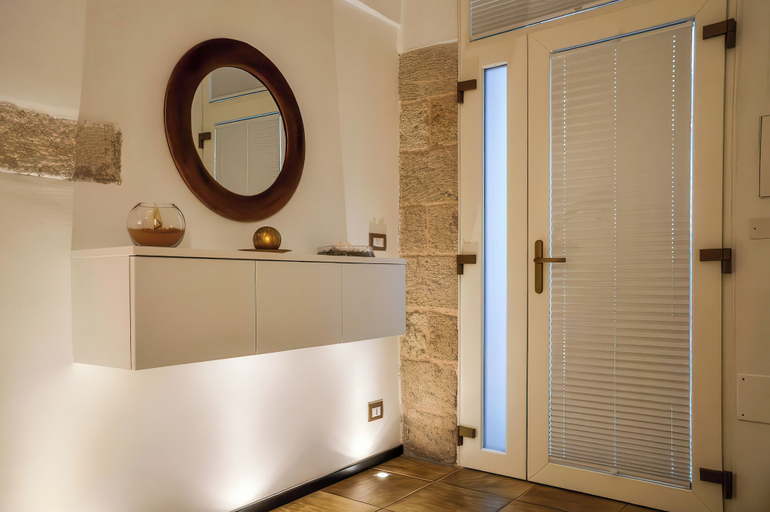 Others 2, Gold White Exclusive House, Bari