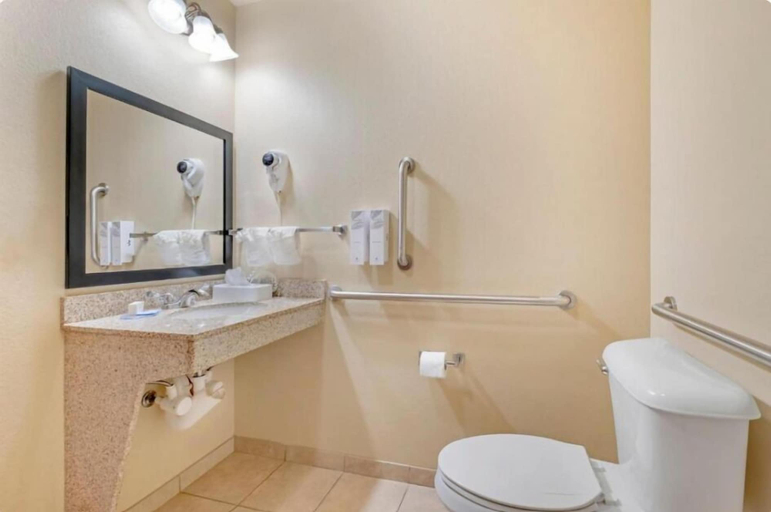 Bathroom 4, Red Roof Inn Charlestown, Clark