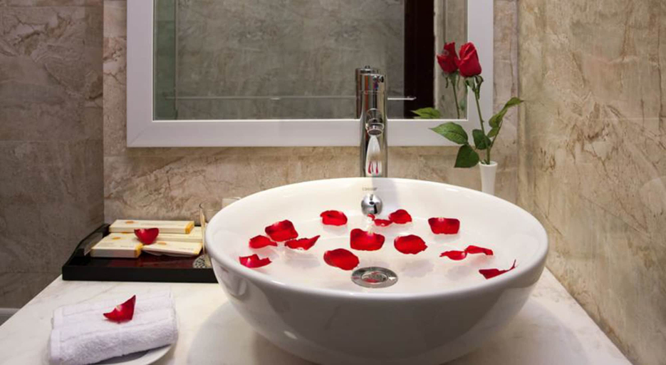 Bathroom 5, Golden Moon Suite Hotel, Hoàn Kiếm