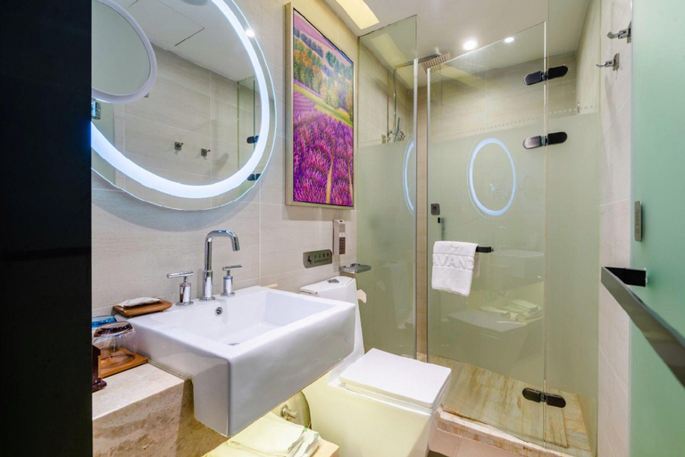 Bathroom 4, Lavande Hotel Wuhan Jianghan Road Subway Station, Wuhan