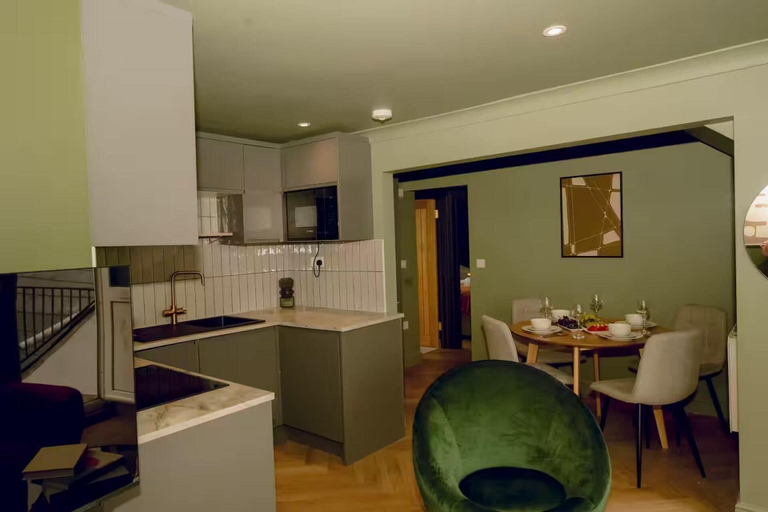 Dining 2, 1 Bedroom Apartments Sleeps 3 - Balcony - Pets Ok, Cornwall
