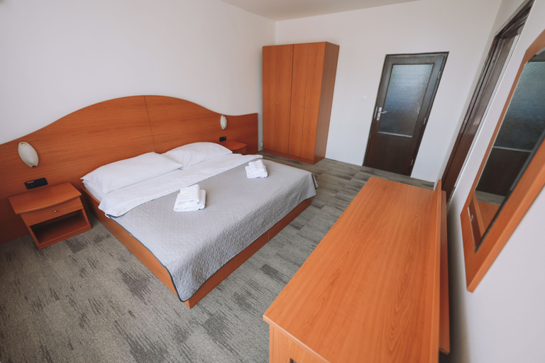 Bedroom 3, Atlas Hotel Tatry, Poprad