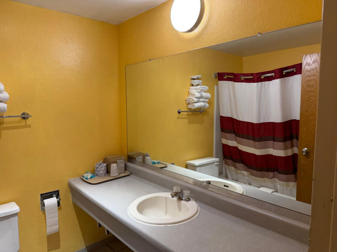 Bathroom, SUN INN MOTEL, Lake