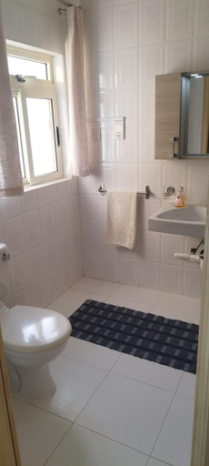 Bathroom 5, Sunlight house