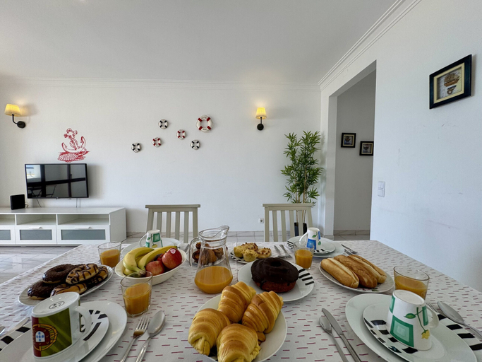 Food & Drinks, Quarteira Beach & Ocean View 3 by Homing, Loulé