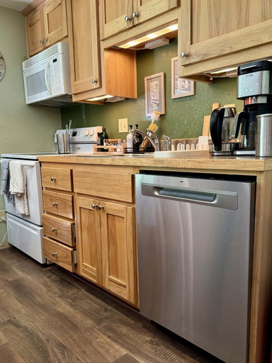 Private kitchen 5, Pet-friendly Condo With Patio - Creekside 83 1 Bedroom Condo, Alpine