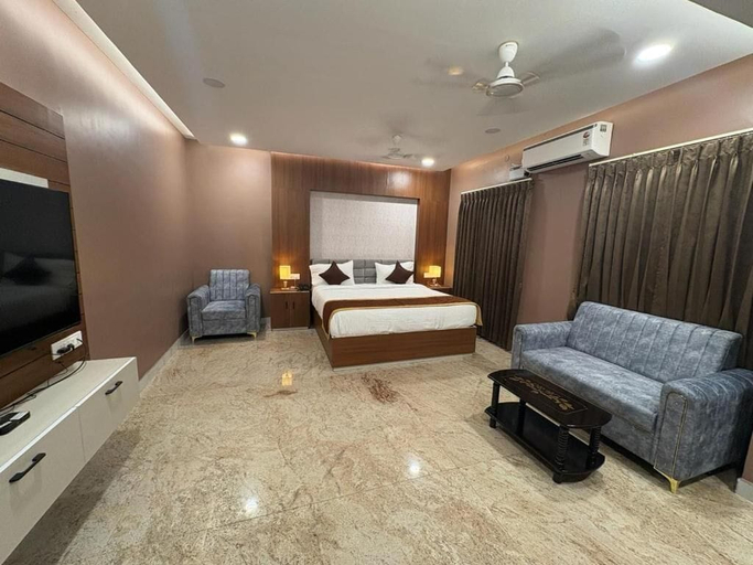 Room 4, Raj Hussain Landmark Hotel, Nagappattinam